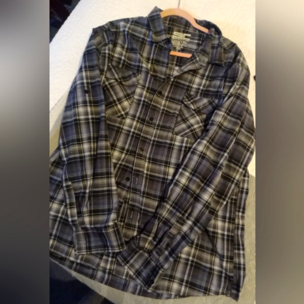 MANS BUTTON DOWN SHIRT